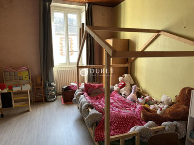 Maison - 235 m² - 8 pièces