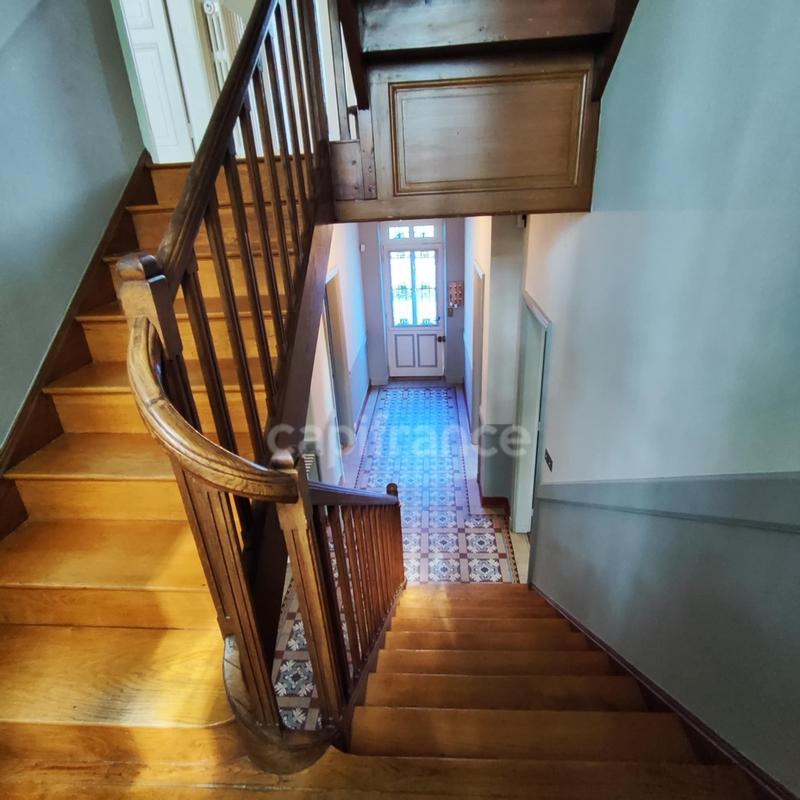 Maison - 210 m² - 10 pièces