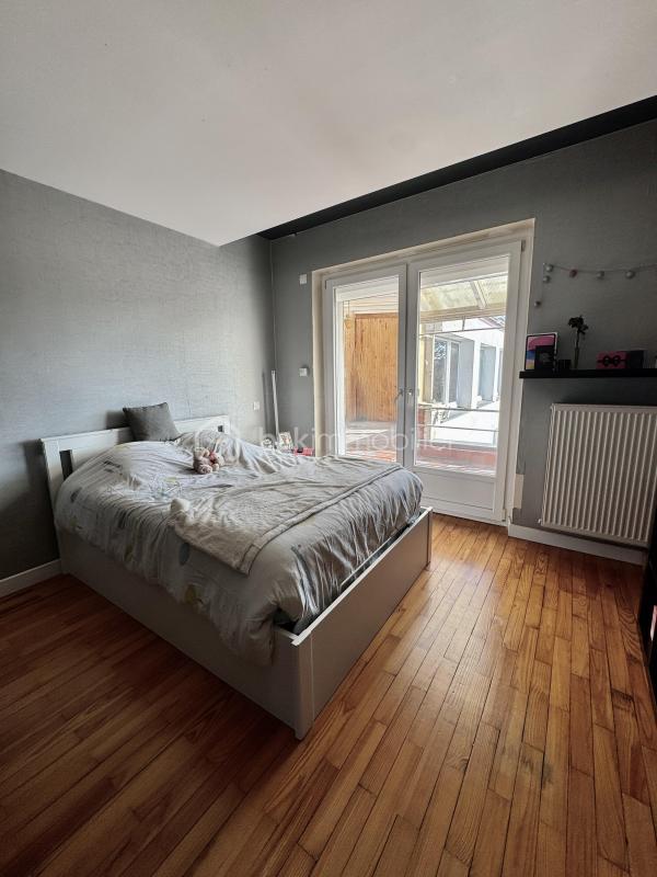 Maison traditionnelle - 260 m² - 10 pièces