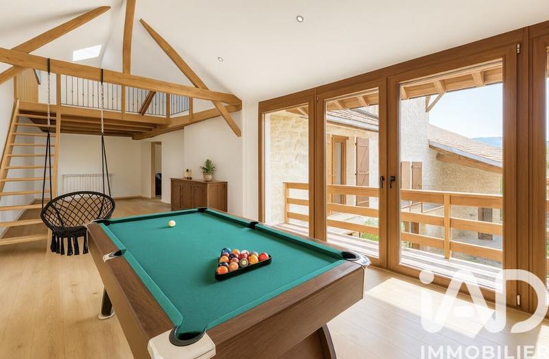 Maison - 333 m² - 10 pièces