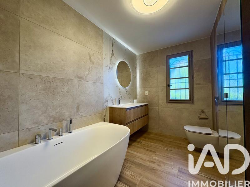 Maison - 166 m² - 8 pièces