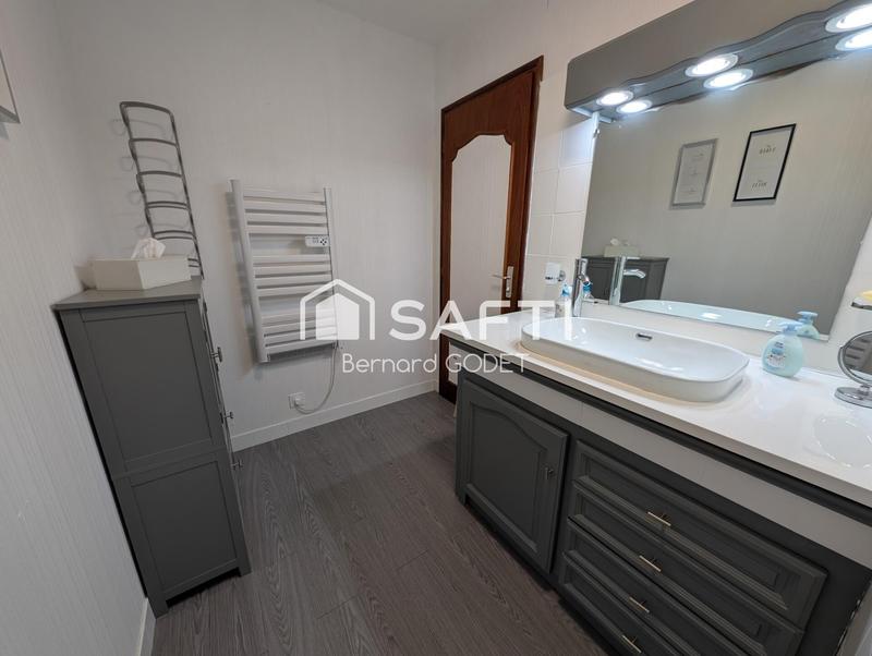 Maison - 219 m² - 8 pièces