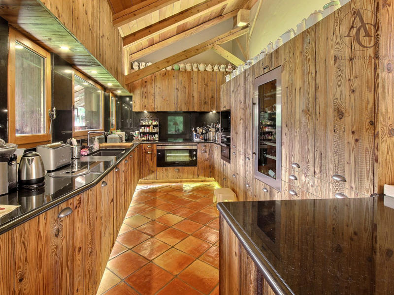 Châlet - 585 m² - 11 pièces