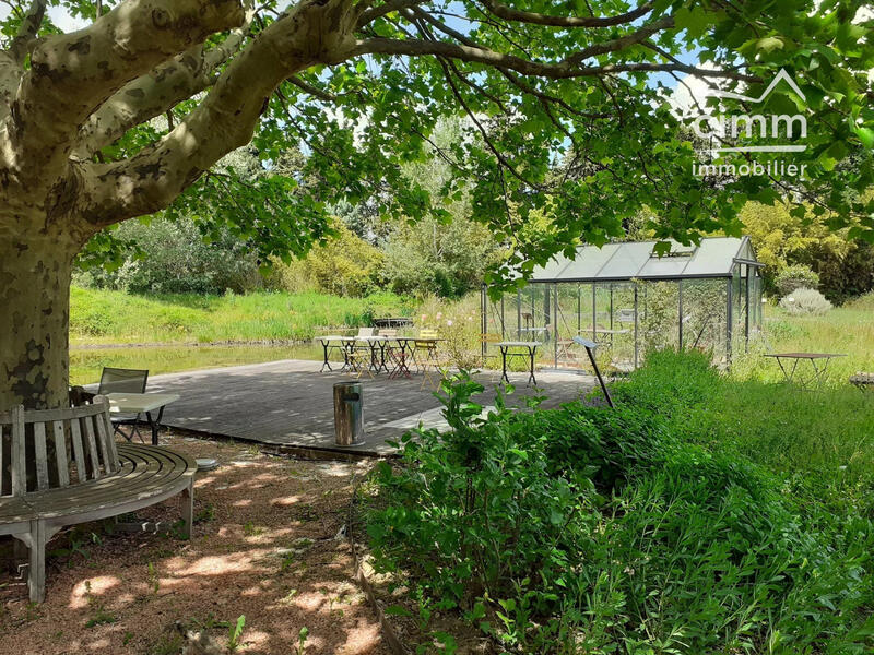 Fonds de commerce - 1 900 m²