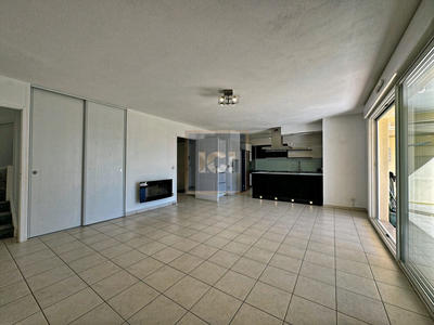 Maison - 93 m² - 4 pièces