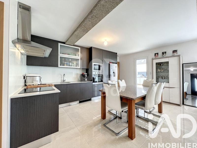 Maison - 96 m² - 5 pièces