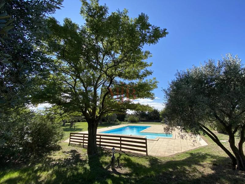 Propriété - 370 m² - 26 pièces