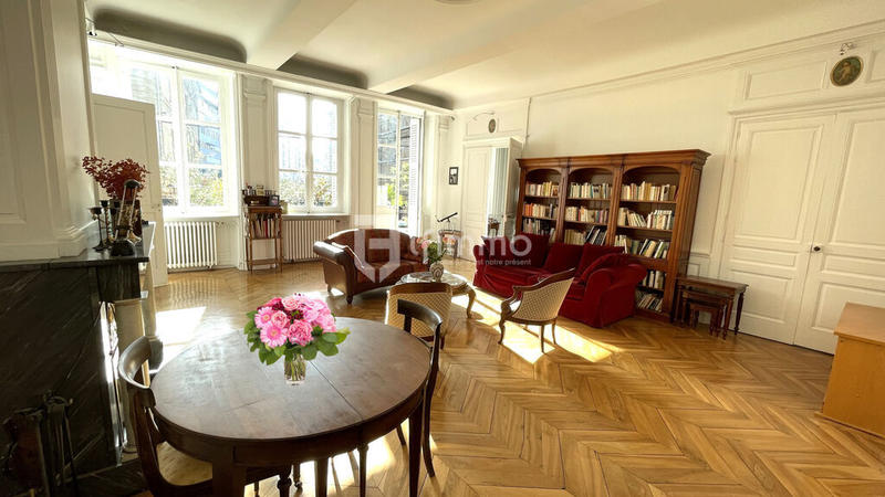 Appartement - 176 m² - 6 pièces