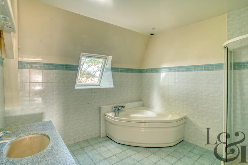 Maison - 281 m² - 10 pièces