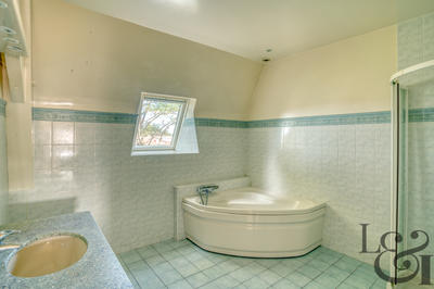 Maison - 281 m² - 10 pièces