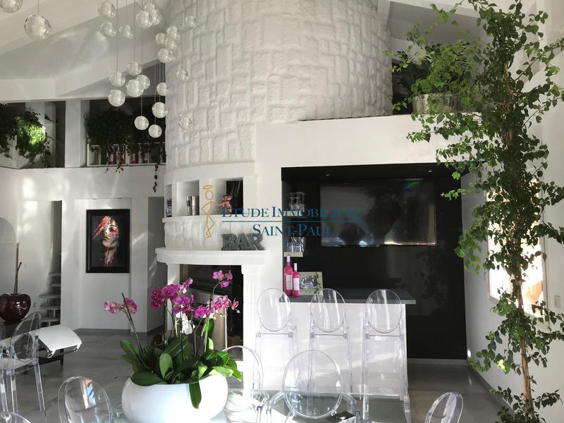 Villa - 245 m² - 9 pièces