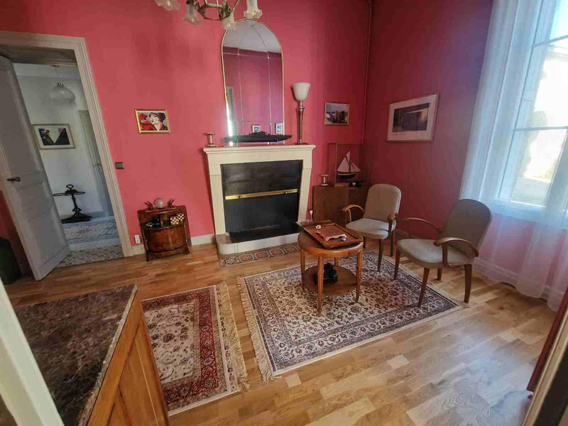 Maison - 331 m² - 10 pièces