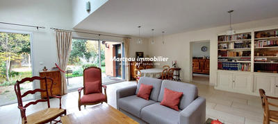 Maison - 254 m² - 10 pièces