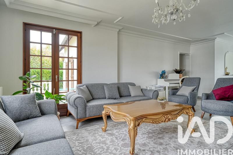 Maison - 182 m² - 9 pièces