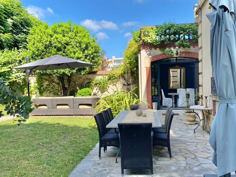 Maison bourgeoise - 235 m² - 8 pièces