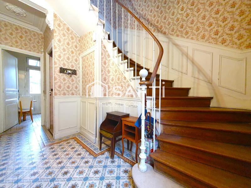 Maison - 228 m² - 9 pièces