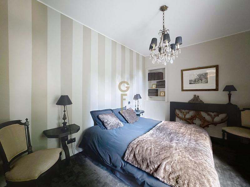 Maison - 400 m² - 8 pièces