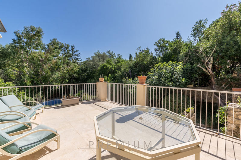 Maison bourgeoise - 318 m² - 11 pièces