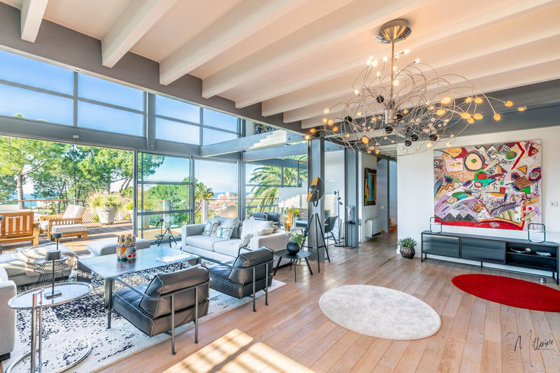 Maison contemporaine - 306 m² - 8 pièces