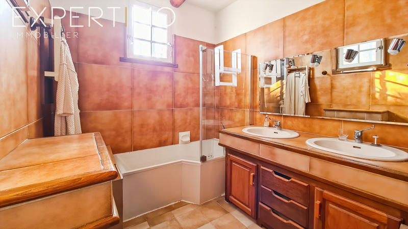 Maison - 307 m² - 10 pièces