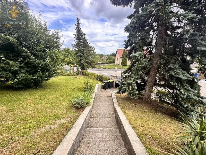 Maison - 300 m² - 8 pièces