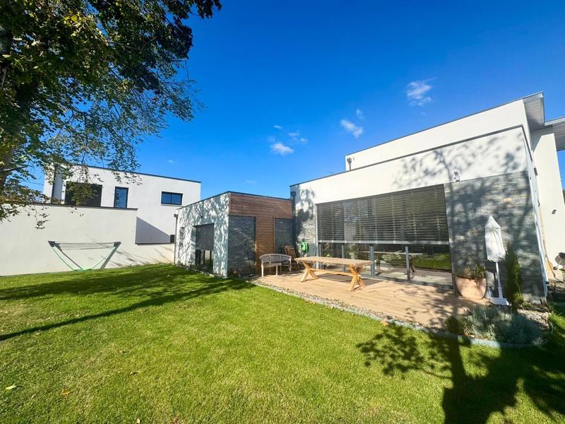 Maison - 210 m² - 7 pièces