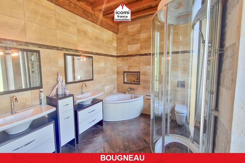 Propriété - 1 000 m² - 10 pièces