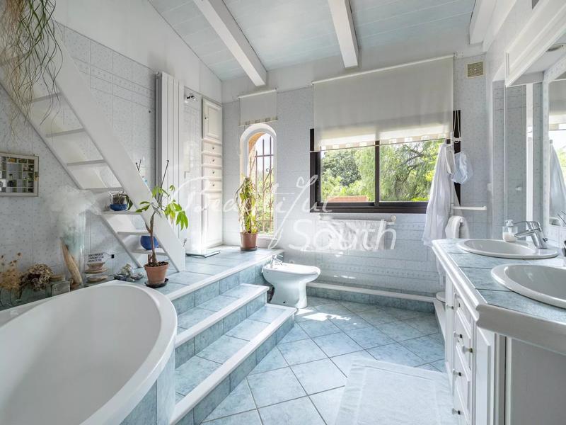 Mas - 345 m² - 10 pièces