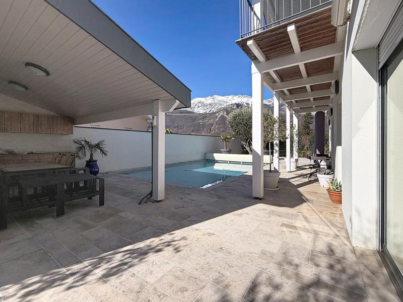 Maison - 195 m² - 6 pièces