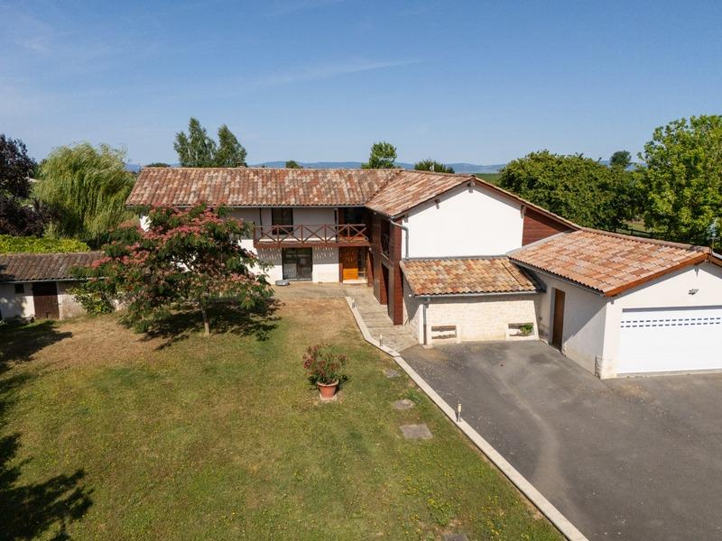 Haras - 352 m² - 8 pièces