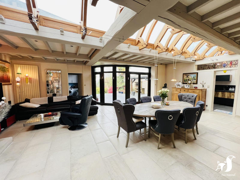 Maison - 249 m² - 9 pièces