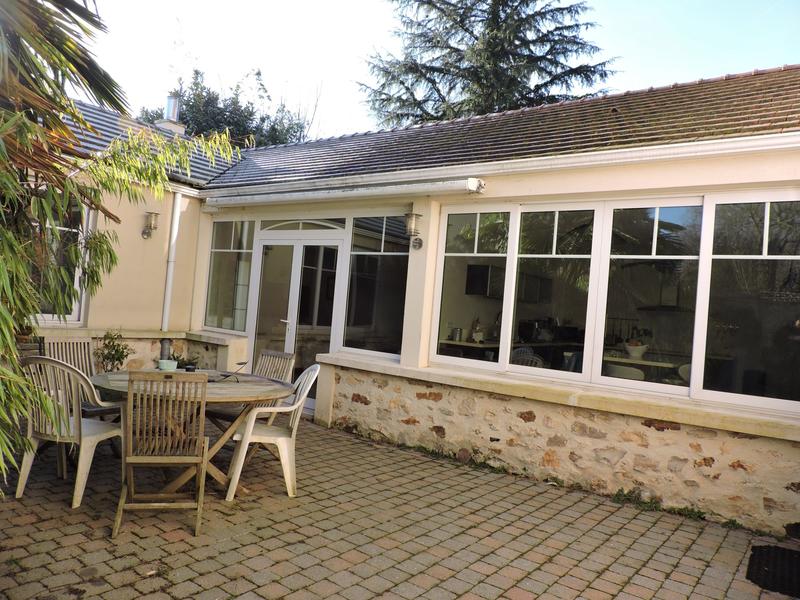 Maison - 329 m² - 12 pièces