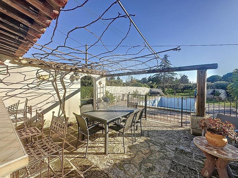 Mas - 300 m² - 12 pièces