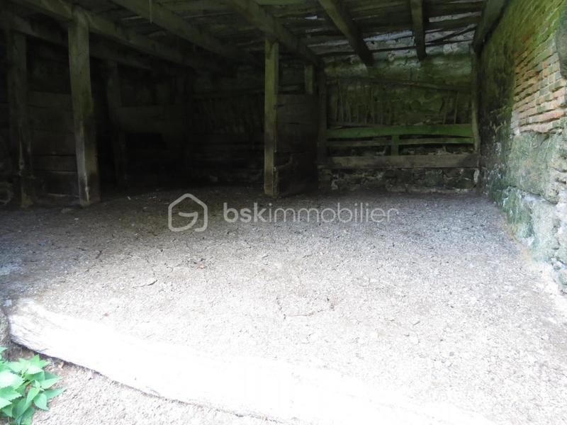 Maison ancienne - 1 140 m² - 2 pièces