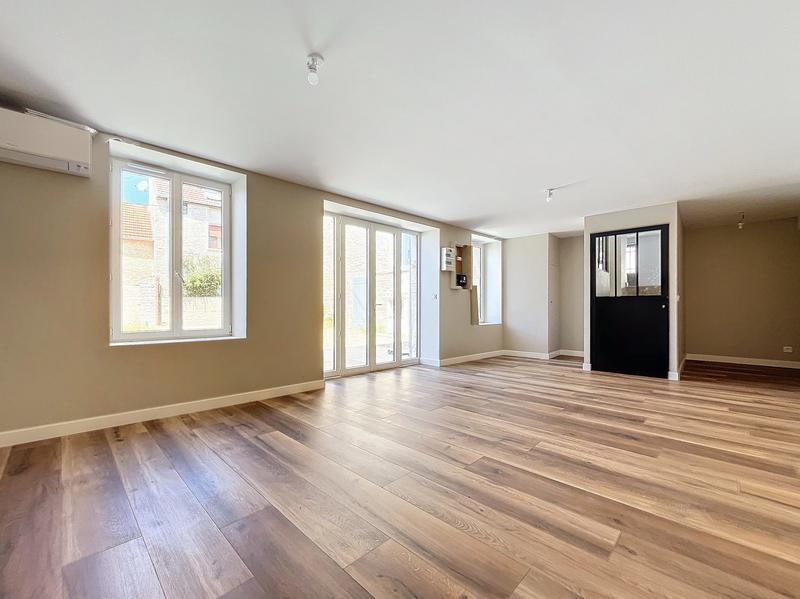 Maison - 230 m² - 8 pièces