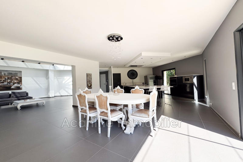 Maison - 220 m² - 7 pièces