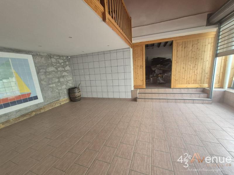 Local commercial - 200 m²