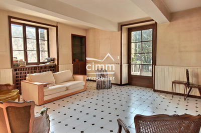 Maison traditionnelle - 225 m² - 5 pièces