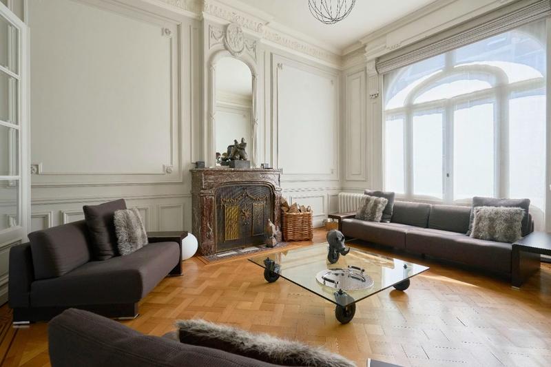 Maison - 435 m² - 9 pièces