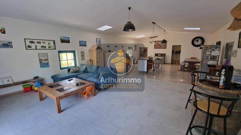 Maison - 245 m² - 8 pièces