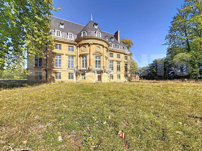 Château - 4 746 m² - 40 pièces
