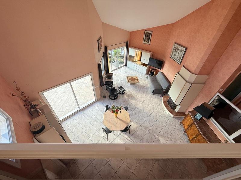 Villa - 262 m² - 9 pièces