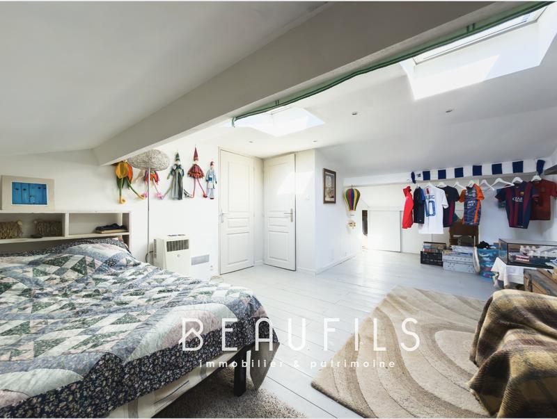 Villa - 215 m² - 10 pièces