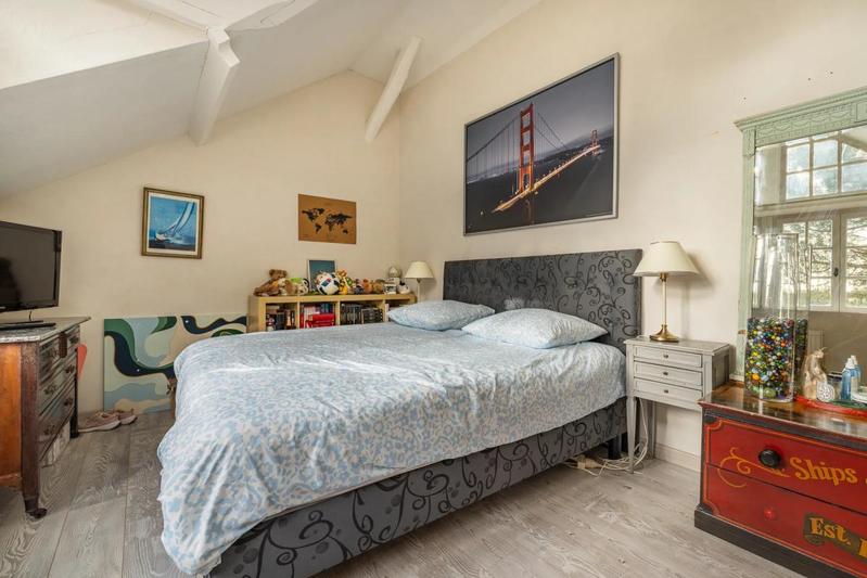 Maison - 212 m² - 9 pièces