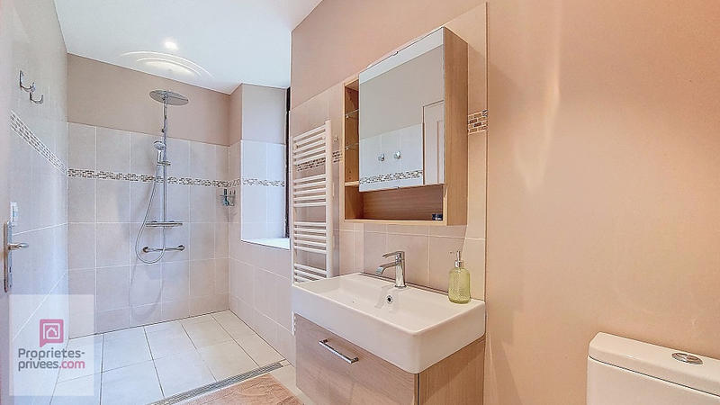 Maison - 200 m² - 6 pièces