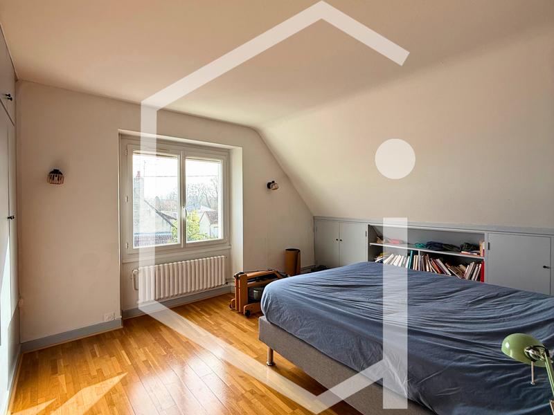 Propriété - 290 m² - 18 pièces