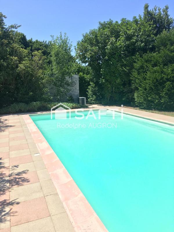 Maison - 202 m² - 9 pièces