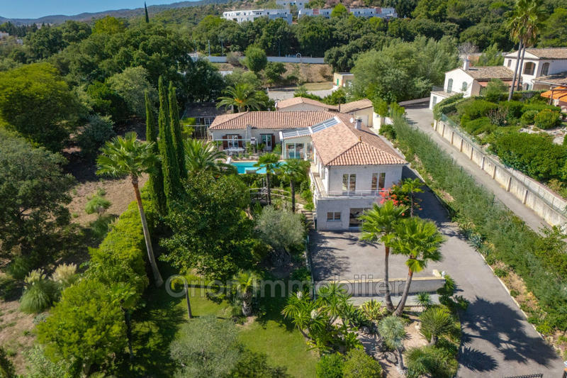 Villa - 300 m² - 9 pièces