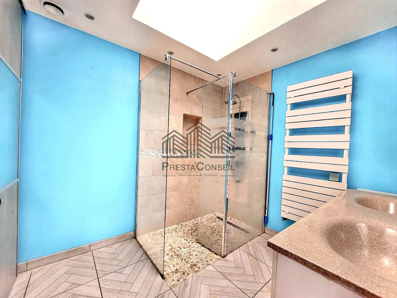 Maison - 198 m² - 7 pièces