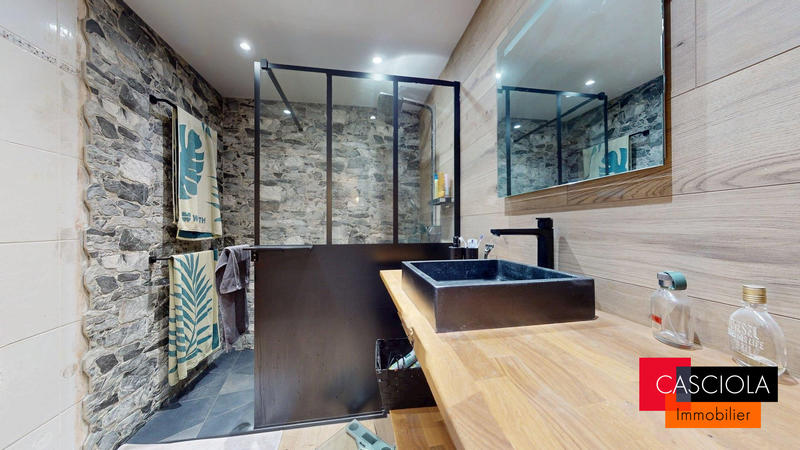 Maison - 200 m² - 5 pièces